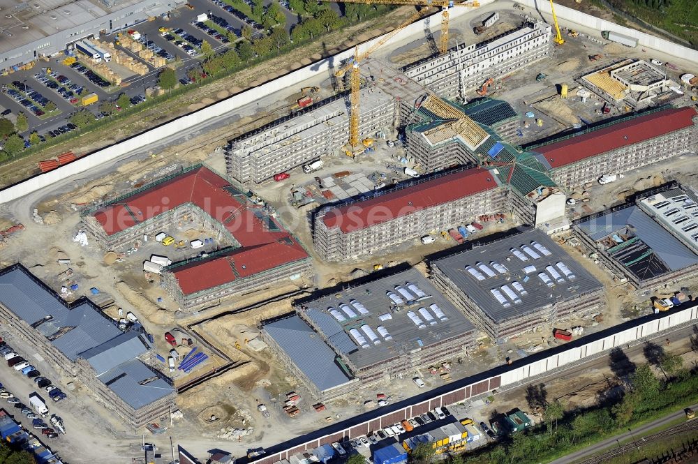 Ratingen from the bird's eye view: Prison grounds and high security fence Prison Justizvollzugsanstalt Duesseldorf on Oberhausener Strasse in Ratingen in the state North Rhine-Westphalia, Germany