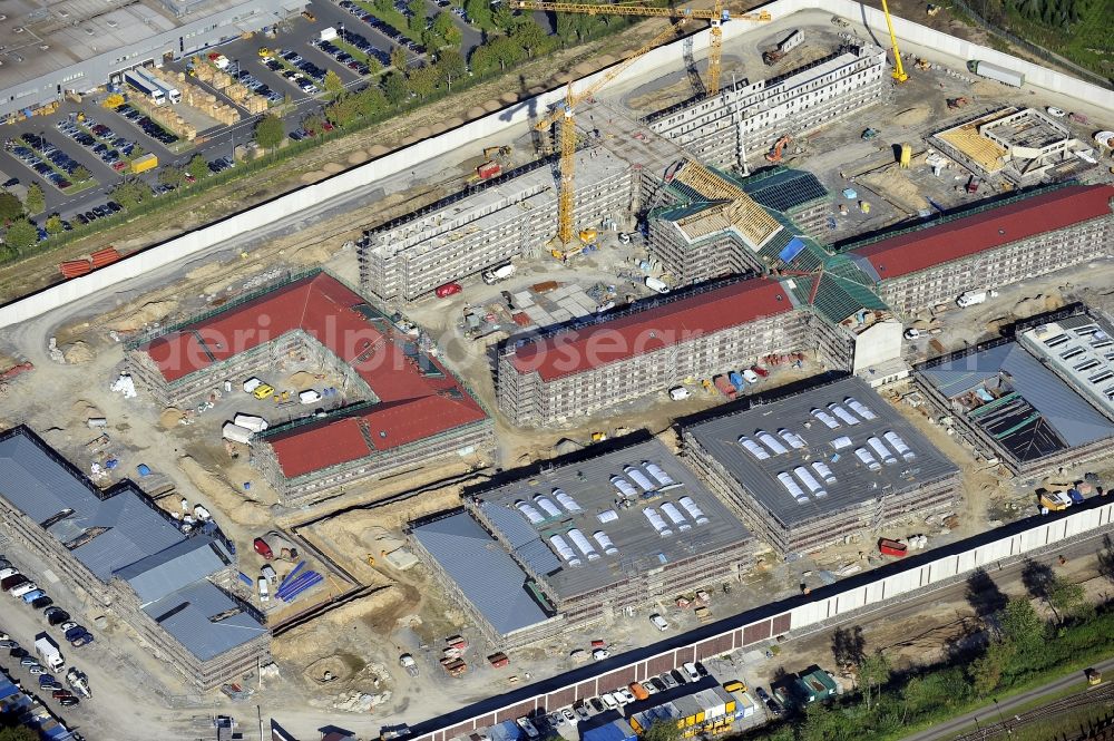 Aerial image Ratingen - Prison grounds and high security fence Prison Justizvollzugsanstalt Duesseldorf on Oberhausener Strasse in Ratingen in the state North Rhine-Westphalia, Germany