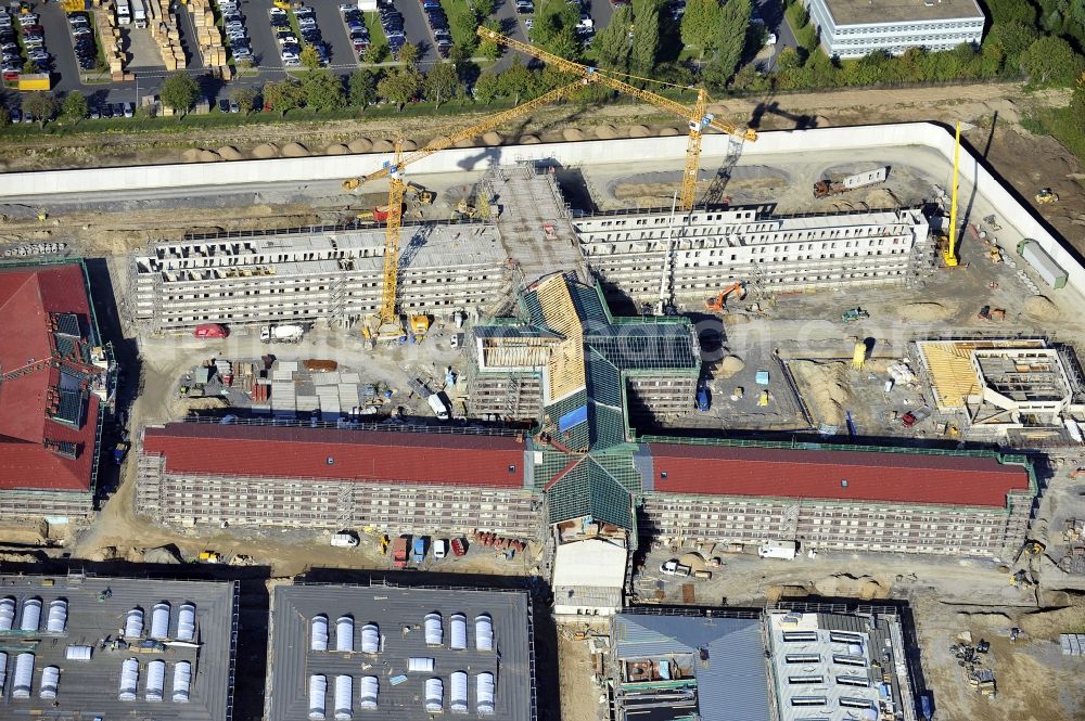 Aerial photograph Ratingen - Prison grounds and high security fence Prison Justizvollzugsanstalt Duesseldorf on Oberhausener Strasse in Ratingen in the state North Rhine-Westphalia, Germany