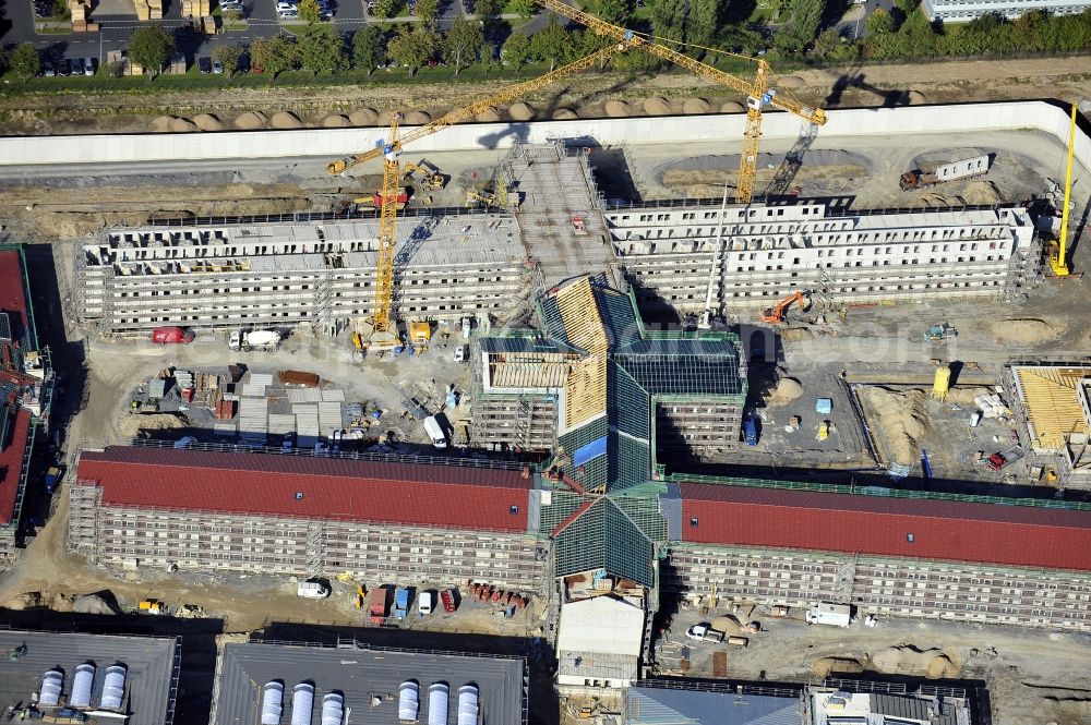 Ratingen from above - Prison grounds and high security fence Prison Justizvollzugsanstalt Duesseldorf on Oberhausener Strasse in Ratingen in the state North Rhine-Westphalia, Germany