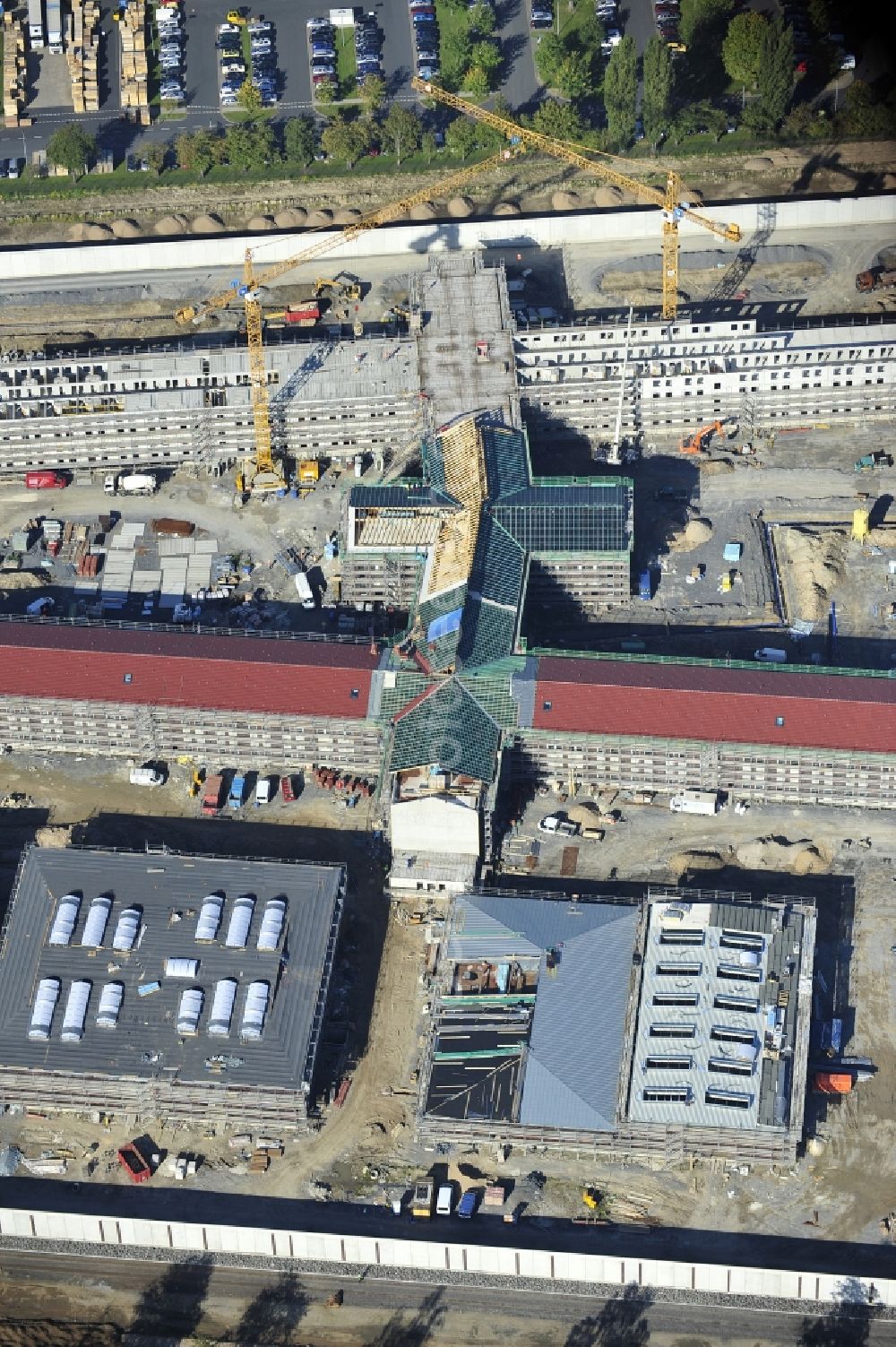 Aerial photograph Ratingen - Prison grounds and high security fence Prison Justizvollzugsanstalt Duesseldorf on Oberhausener Strasse in Ratingen in the state North Rhine-Westphalia, Germany