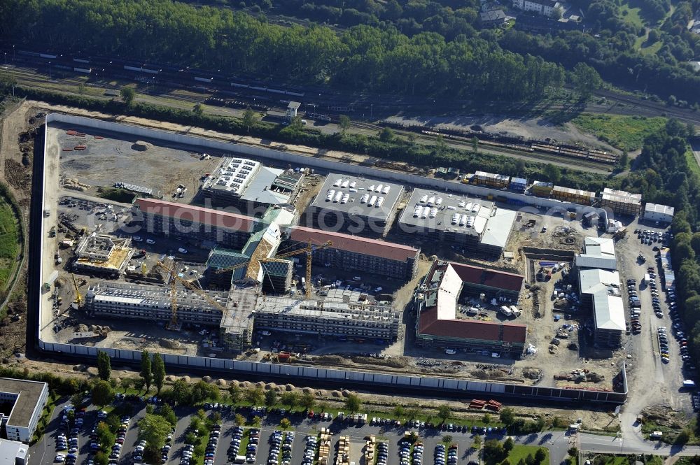 Ratingen from the bird's eye view: Prison grounds and high security fence Prison Justizvollzugsanstalt Duesseldorf on Oberhausener Strasse in Ratingen in the state North Rhine-Westphalia, Germany