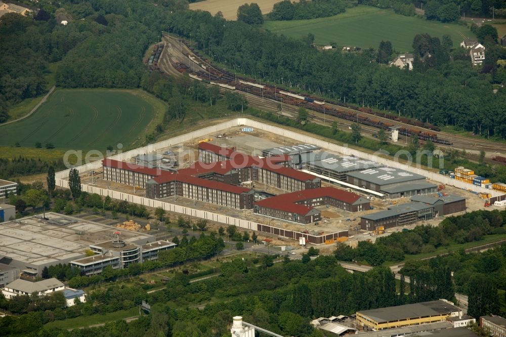 Aerial image Ratingen - Prison grounds and high security fence Prison Justizvollzugsanstalt Duesseldorf on Oberhausener Strasse in Ratingen in the state North Rhine-Westphalia, Germany