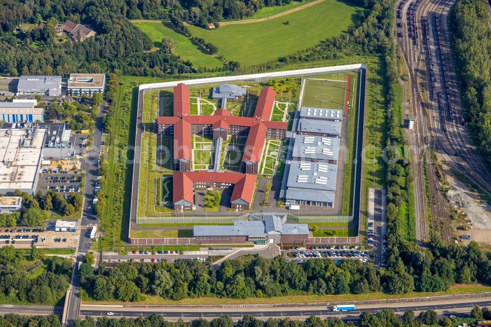 Ratingen from above - Prison grounds and high security fence Prison Justizvollzugsanstalt Duesseldorf on Oberhausener Strasse in Ratingen in the state North Rhine-Westphalia, Germany