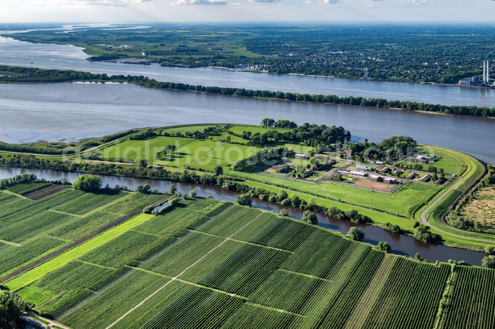 Aerial photograph Jork - Prison grounds and high security fence Prison on the island in the course of the Elbe river in the district Hahnoefersand in Jork Old Land in the state Lower Saxony, Germany