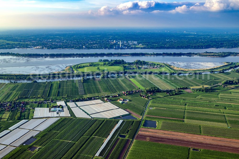 Jork from the bird's eye view: Prison grounds and high security fence Prison on the island in the course of the Elbe river in the district Hahnoefersand in Jork Old Land in the state Lower Saxony, Germany