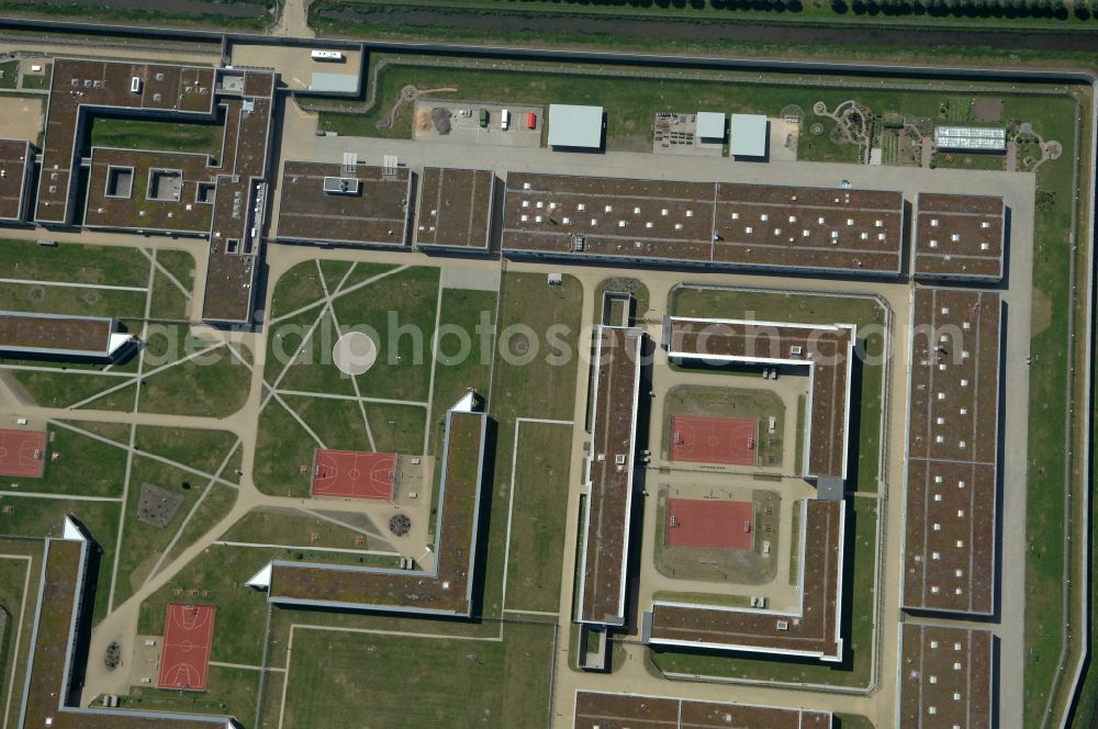 Hamburg from the bird's eye view: Prison grounds and high security fence Prison Justizvollzugsanstalt Billwerder on Dweerlandweg in the district Billwerder in Hamburg, Germany