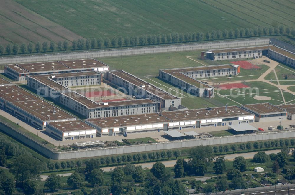 Hamburg from the bird's eye view: Prison grounds and high security fence Prison Justizvollzugsanstalt Billwerder on Dweerlandweg in the district Billwerder in Hamburg, Germany