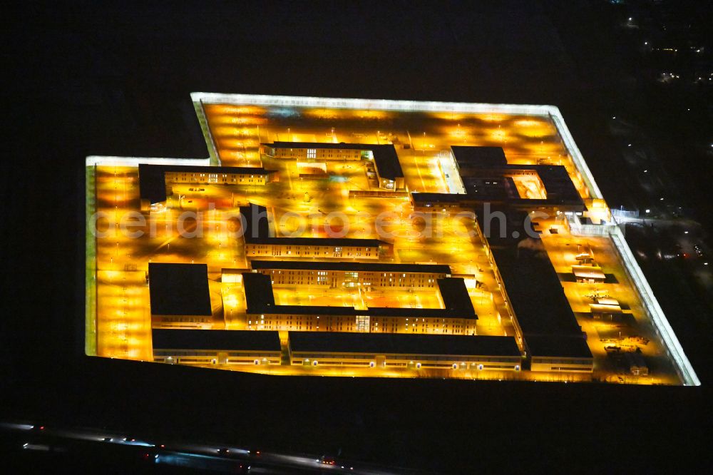 Aerial photograph Hamburg - Prison grounds and high security fence Prison Justizvollzugsanstalt Billwerder on Dweerlandweg in the district Billwerder in Hamburg, Germany