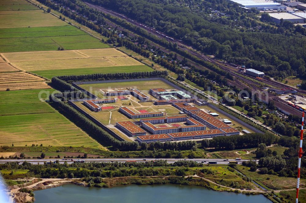 Aerial photograph Hamburg - Prison grounds and high security fence Prison Justizvollzugsanstalt Billwerder on Dweerlandweg in the district Billwerder in Hamburg, Germany