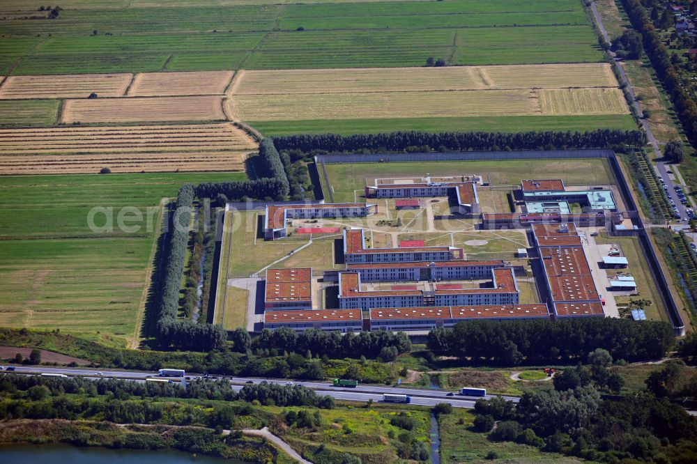 Hamburg from above - Prison grounds and high security fence Prison Justizvollzugsanstalt Billwerder on Dweerlandweg in the district Billwerder in Hamburg, Germany