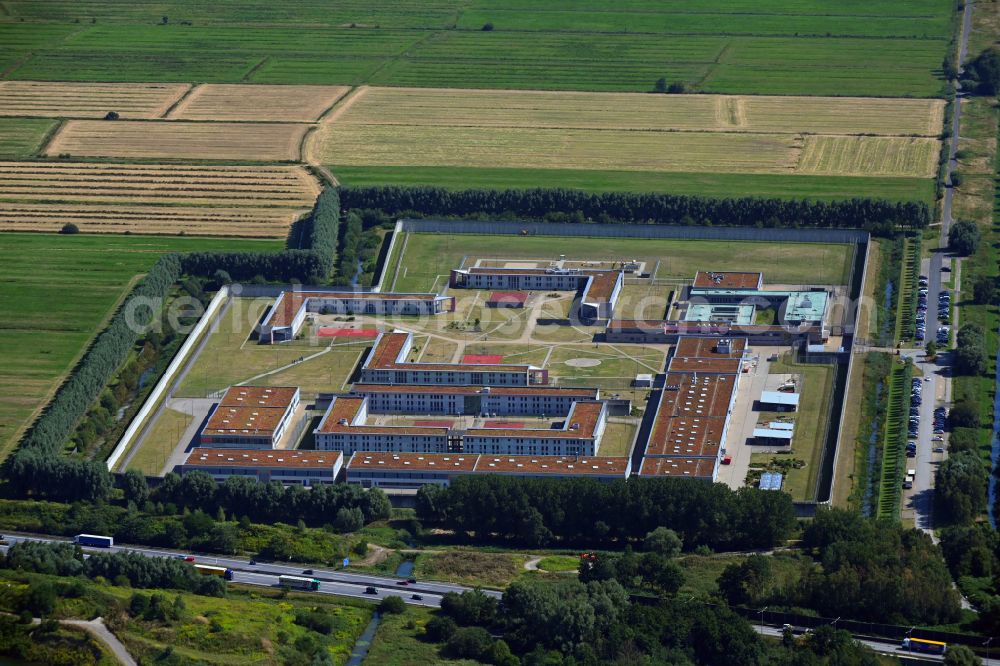 Hamburg from the bird's eye view: Prison grounds and high security fence Prison Justizvollzugsanstalt Billwerder on Dweerlandweg in the district Billwerder in Hamburg, Germany