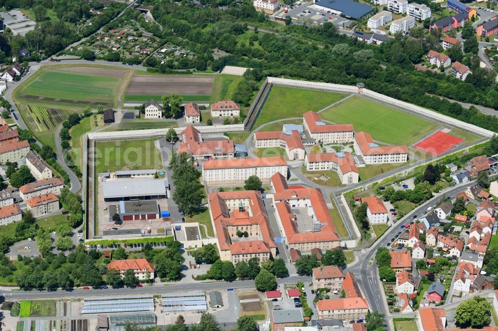 Bayreuth from the bird's eye view: Prison grounds and high security fence Prison Justizvollzugsanstalt St. Georgen-Bayreuth on Markgrafenallee in Bayreuth in the state Bavaria, Germany