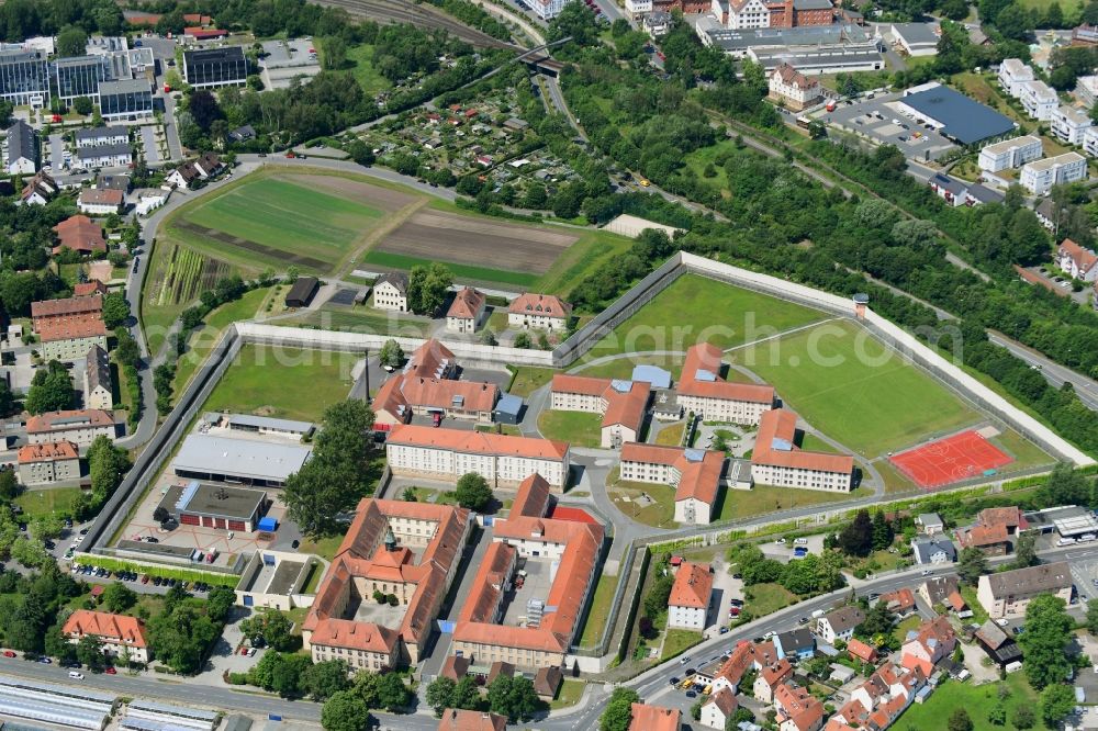 Aerial photograph Bayreuth - Prison grounds and high security fence Prison Justizvollzugsanstalt St. Georgen-Bayreuth on Markgrafenallee in Bayreuth in the state Bavaria, Germany