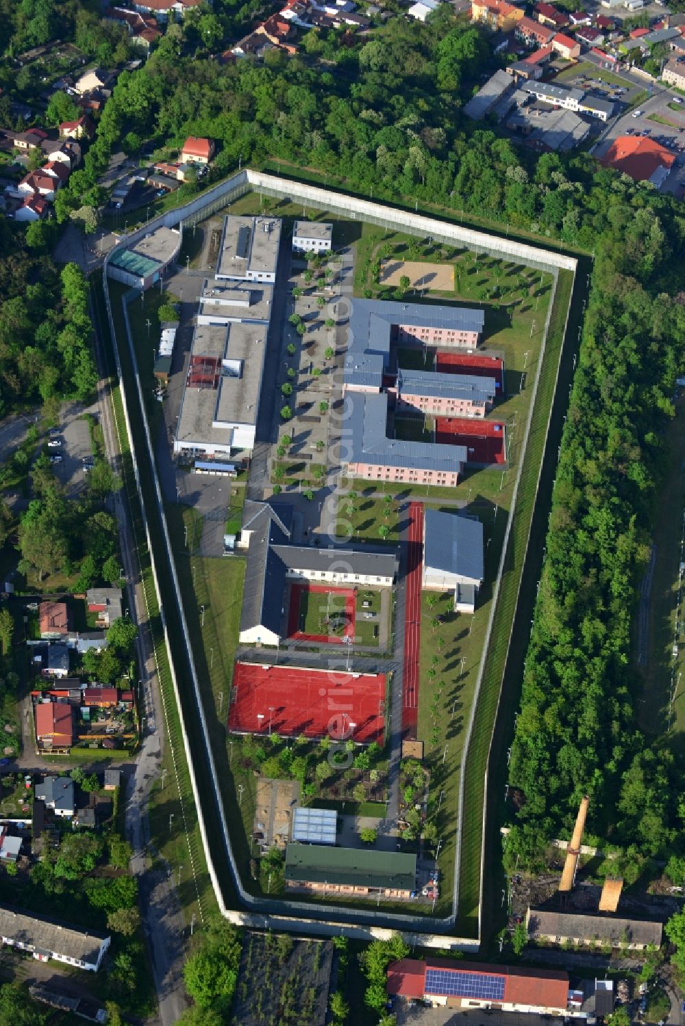 Wriezen from above - Prison grounds and high security fence Prison Justizvollzugsanstalt Nord-Brandenburg Teilanstalt Wriezen on street Schulzendorfer Strasse in the district Luedersdorf in Wriezen in the state Brandenburg, Germany