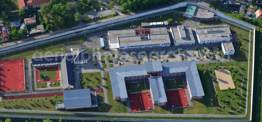 Wriezen from the bird's eye view: Prison grounds and high security fence Prison Justizvollzugsanstalt Nord-Brandenburg Teilanstalt Wriezen on street Schulzendorfer Strasse in the district Luedersdorf in Wriezen in the state Brandenburg, Germany