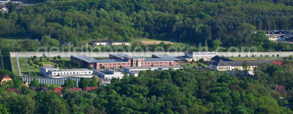 Aerial photograph Wriezen - Prison grounds and high security fence Prison Justizvollzugsanstalt Nord-Brandenburg Teilanstalt Wriezen on street Schulzendorfer Strasse in the district Luedersdorf in Wriezen in the state Brandenburg, Germany