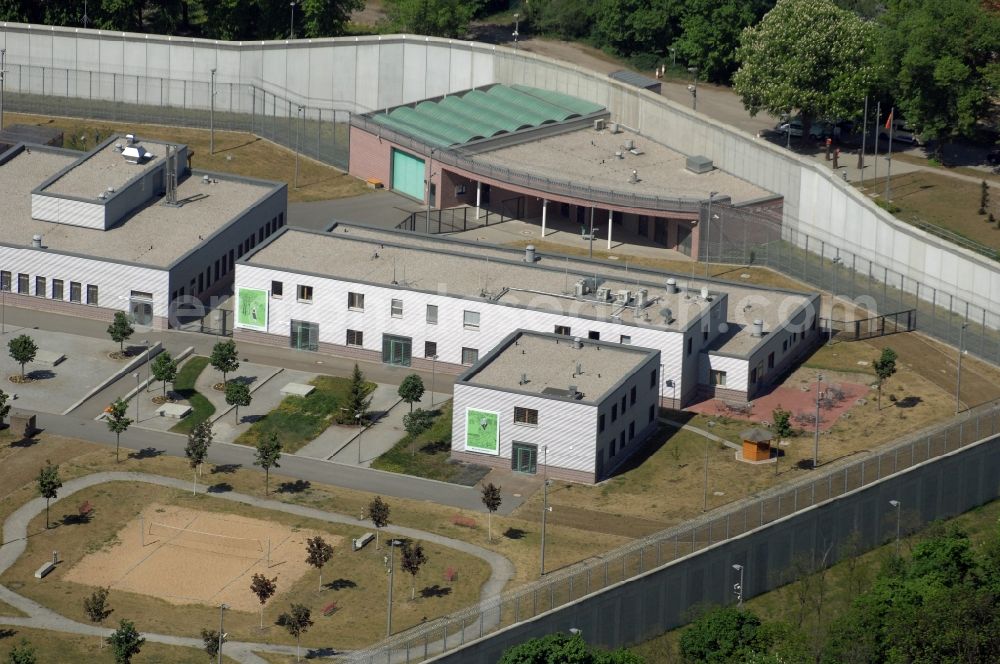 Aerial image Wriezen - Prison grounds and high security fence Prison Justizvollzugsanstalt Nord-Brandenburg Teilanstalt Wriezen on street Schulzendorfer Strasse in the district Luedersdorf in Wriezen in the state Brandenburg, Germany