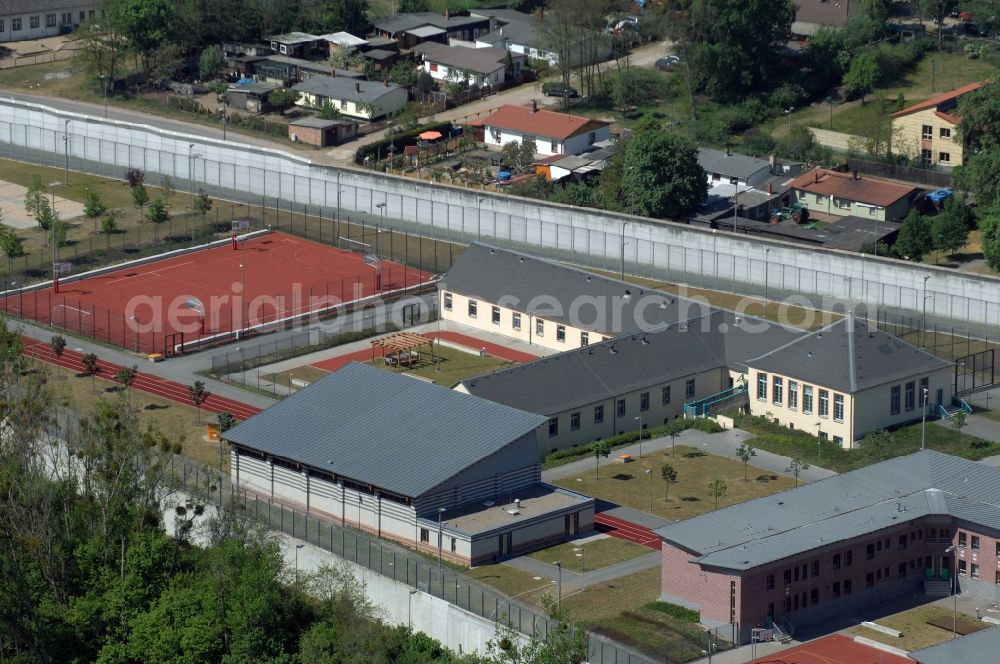 Wriezen from above - Prison grounds and high security fence Prison Justizvollzugsanstalt Nord-Brandenburg Teilanstalt Wriezen on street Schulzendorfer Strasse in the district Luedersdorf in Wriezen in the state Brandenburg, Germany