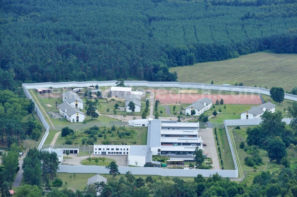 Aerial image Neustrelitz - Prison grounds and high security fence Prison on Kaulksee in the district Fuerstensee in Neustrelitz in the state Mecklenburg - Western Pomerania, Germany