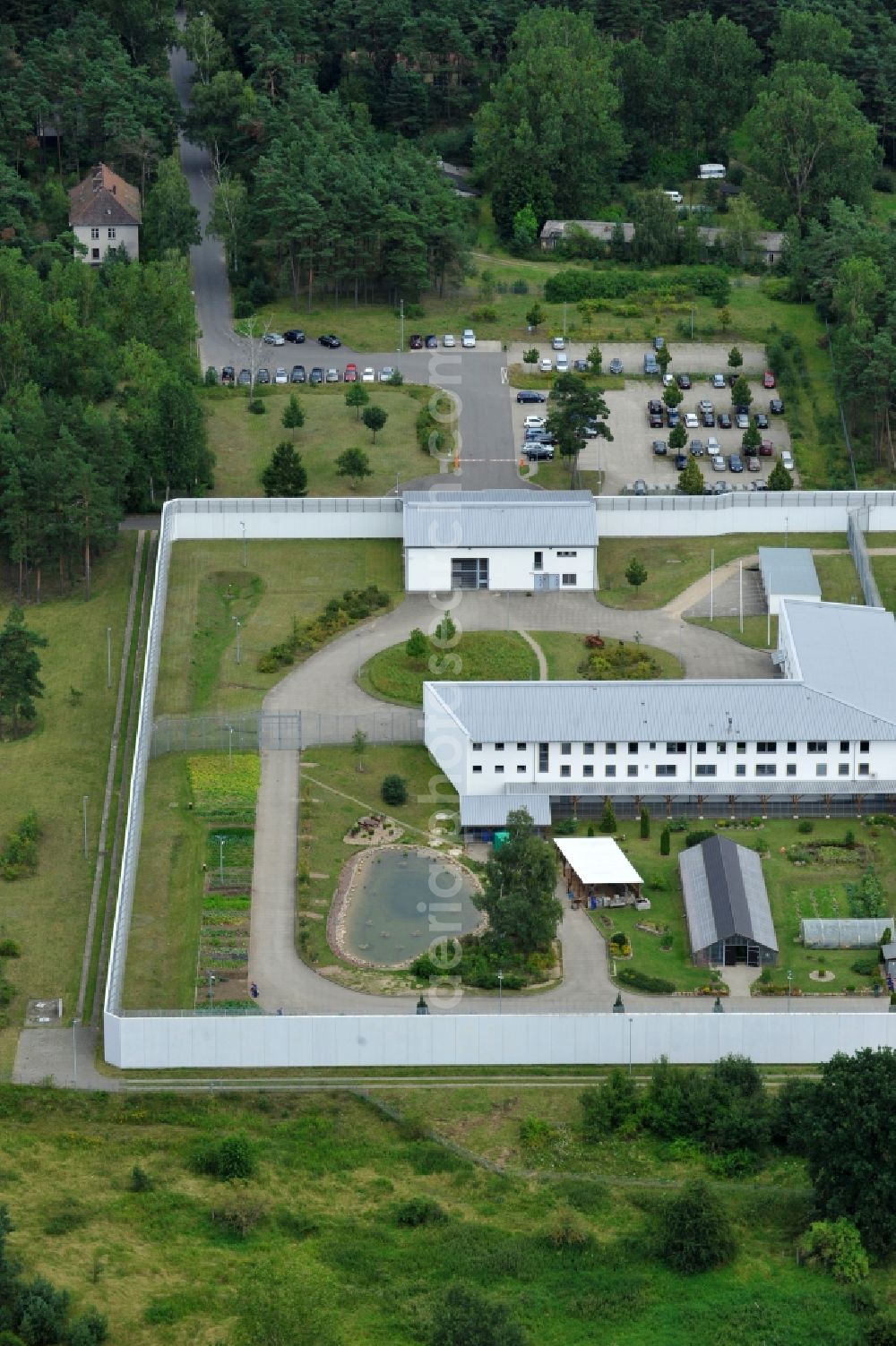 Neustrelitz from the bird's eye view: Prison grounds and high security fence Prison on Kaulksee in the district Fuerstensee in Neustrelitz in the state Mecklenburg - Western Pomerania, Germany