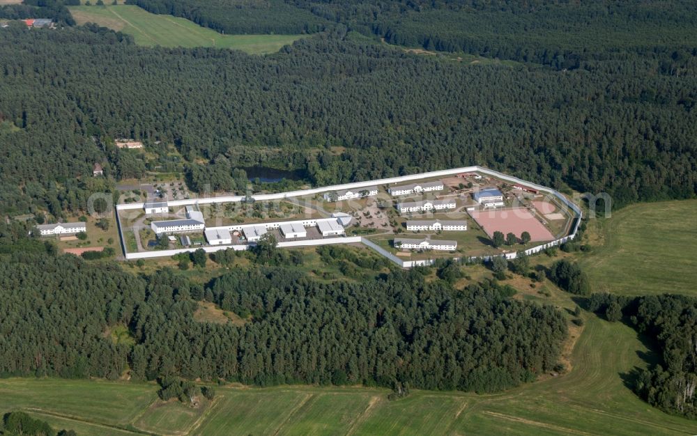 Aerial image Neustrelitz - Prison grounds and high security fence Prison on Kaulksee in the district Fuerstensee in Neustrelitz in the state Mecklenburg - Western Pomerania, Germany