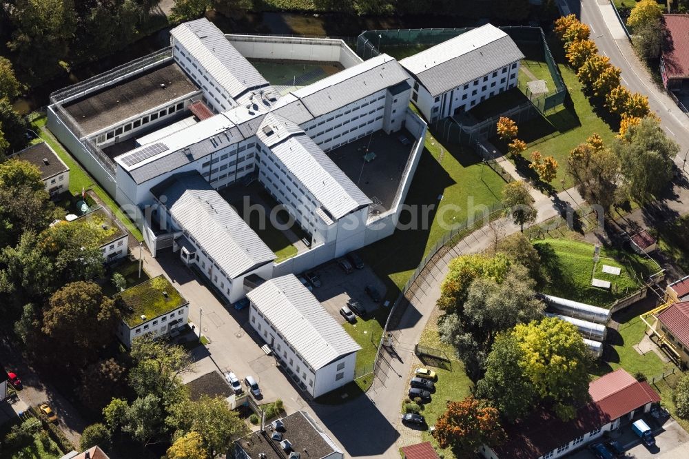 Aerial image Memmingen - Prison grounds and high security fence Prison in Memmingen in the state Bavaria, Germany