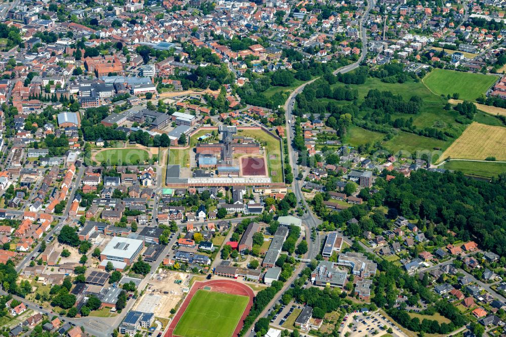 Aerial photograph Vechta - Prison grounds and high security fence Prison fuer Maenner on street Willohstrasse in Vechta in the state Lower Saxony, Germany