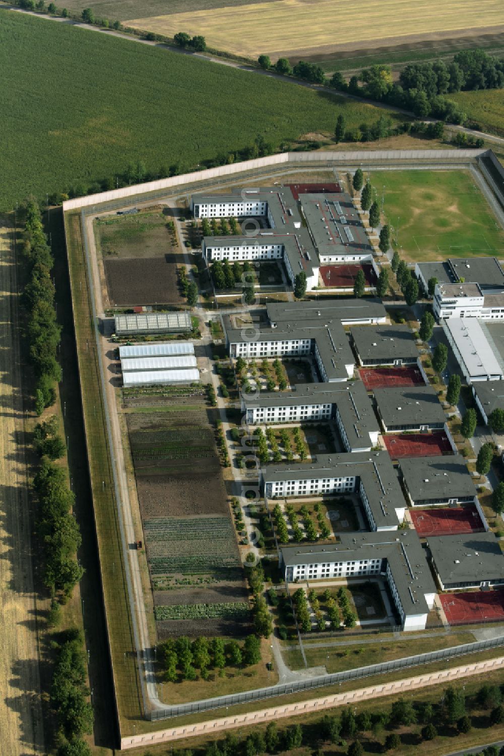 Aerial photograph Tonna - Prison grounds and high security fence Prison in the district Graefentonna in Tonna in the state Thuringia, Germany