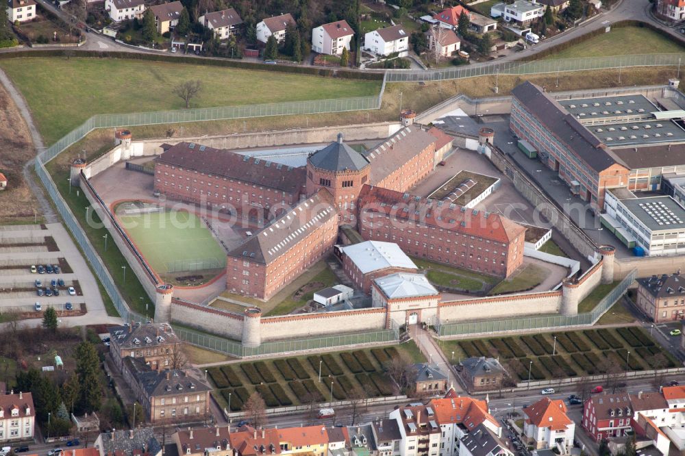 Bruchsal from the bird's eye view: Prison grounds and high security fence Prison on street Schoenbornstrasse in the district Untergrombach in Bruchsal in the state Baden-Wuerttemberg, Germany