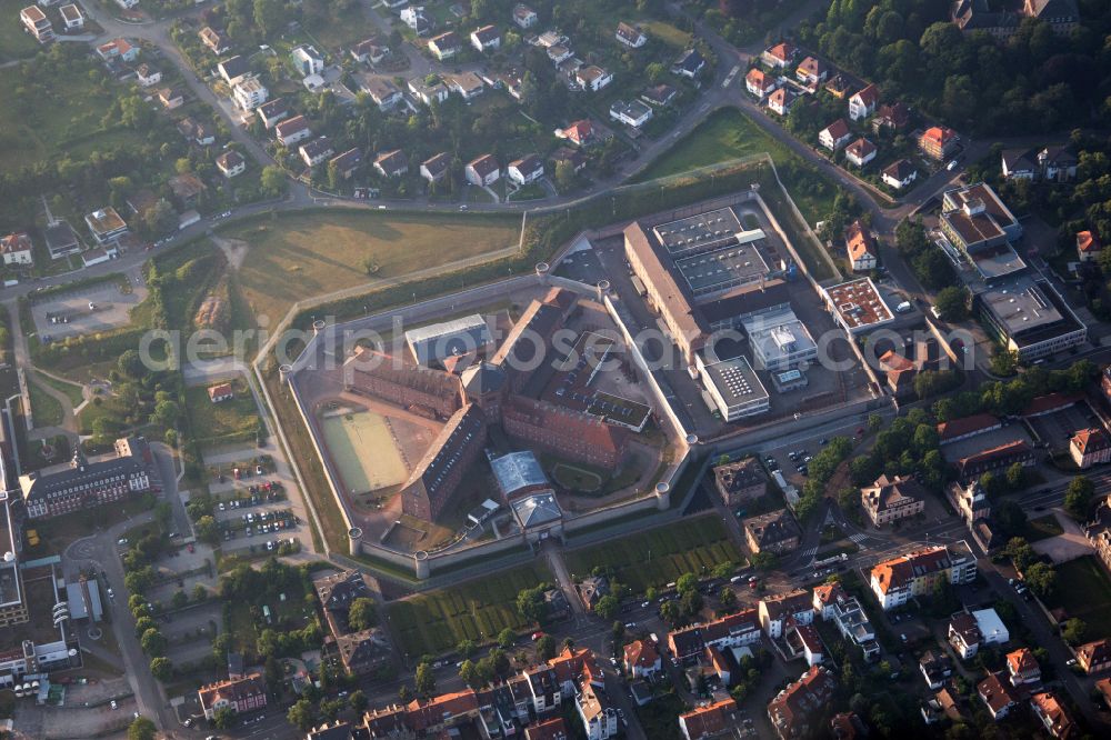 Bruchsal from the bird's eye view: Prison grounds and high security fence Prison on street Schoenbornstrasse in the district Untergrombach in Bruchsal in the state Baden-Wuerttemberg, Germany