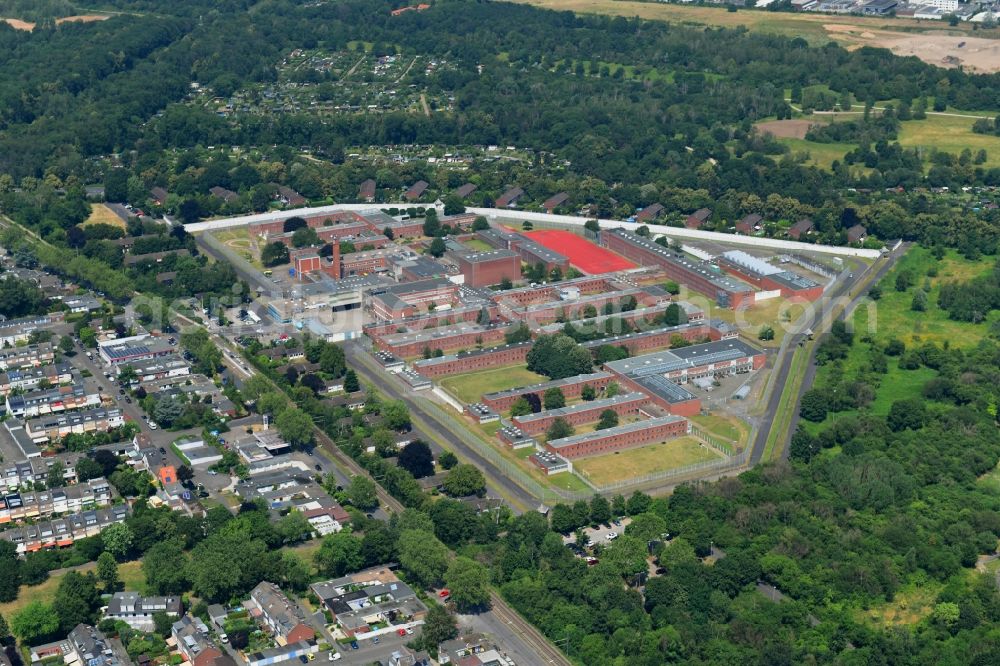 Aerial image Köln - Prison grounds and high security fence Prison on Rochusstrasse in the district Ossendorf in Cologne in the state North Rhine-Westphalia, Germany