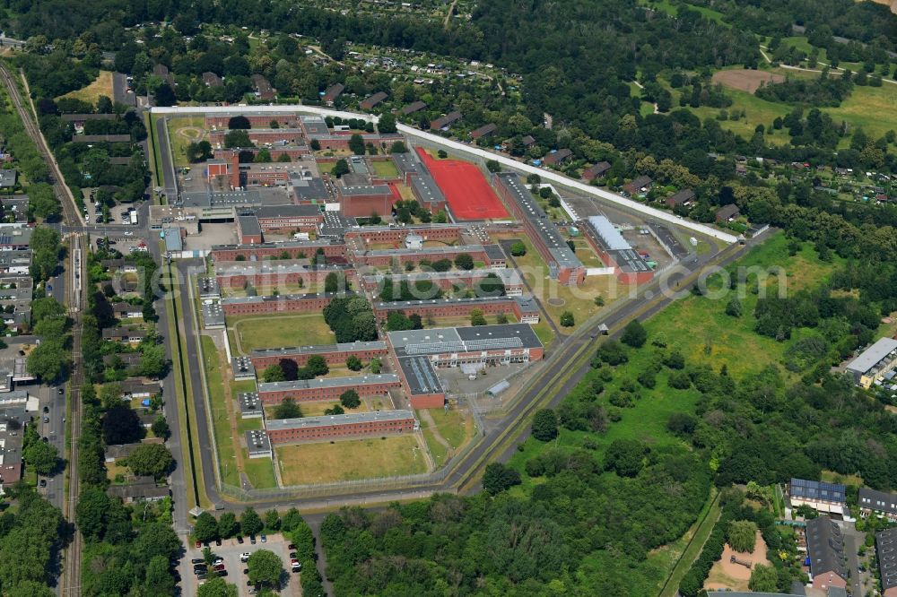 Köln from above - Prison grounds and high security fence Prison on Rochusstrasse in the district Ossendorf in Cologne in the state North Rhine-Westphalia, Germany