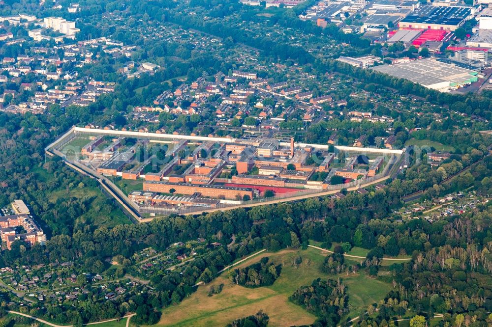 Aerial photograph Köln - Prison grounds and high security fence Prison on Rochusstrasse in the district Ossendorf in Cologne in the state North Rhine-Westphalia, Germany