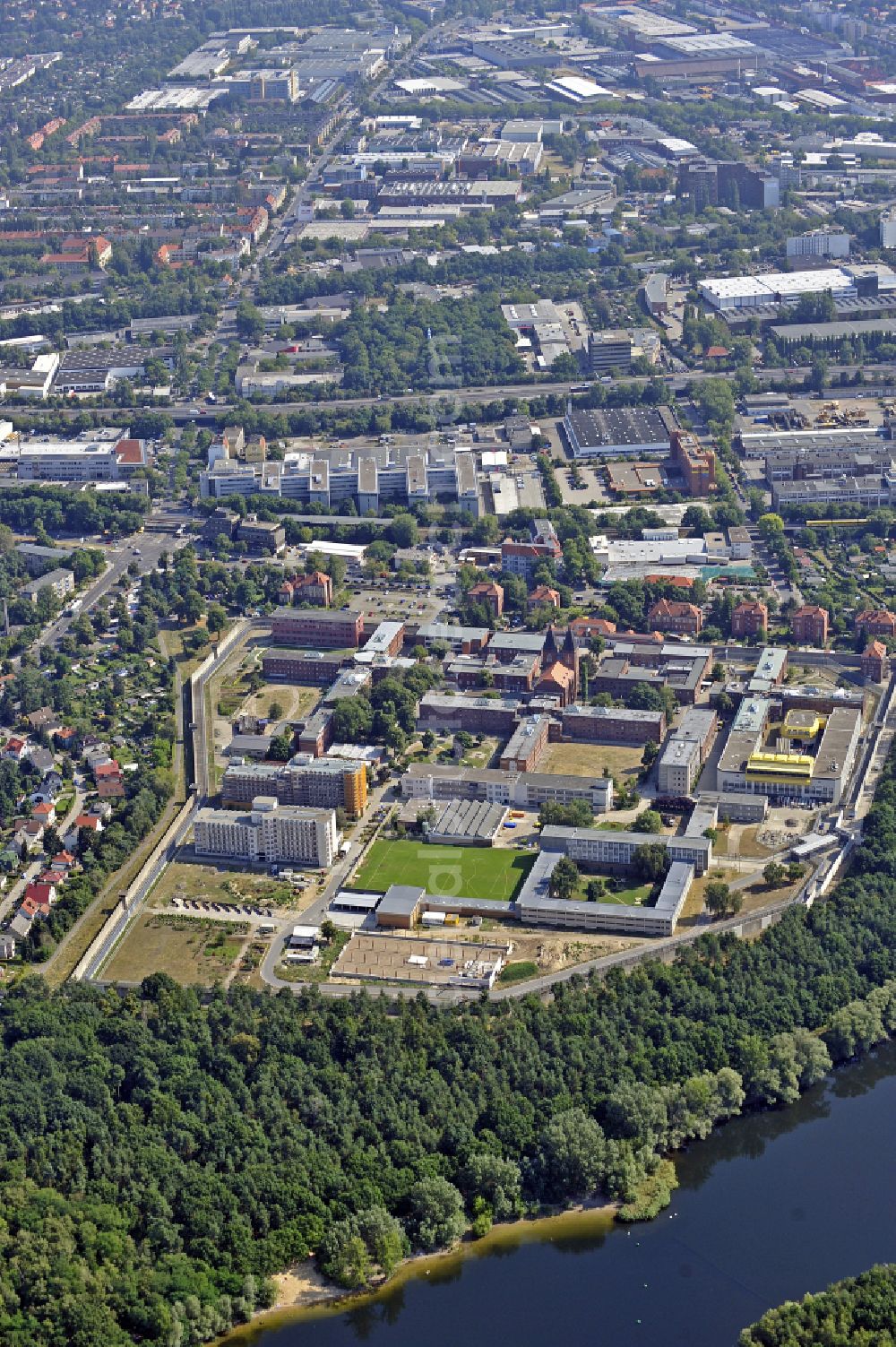 Berlin from the bird's eye view: Prison grounds and high security fence Prison Tegel on Seidelstrasse in the district Reinickendorf in Berlin, Germany