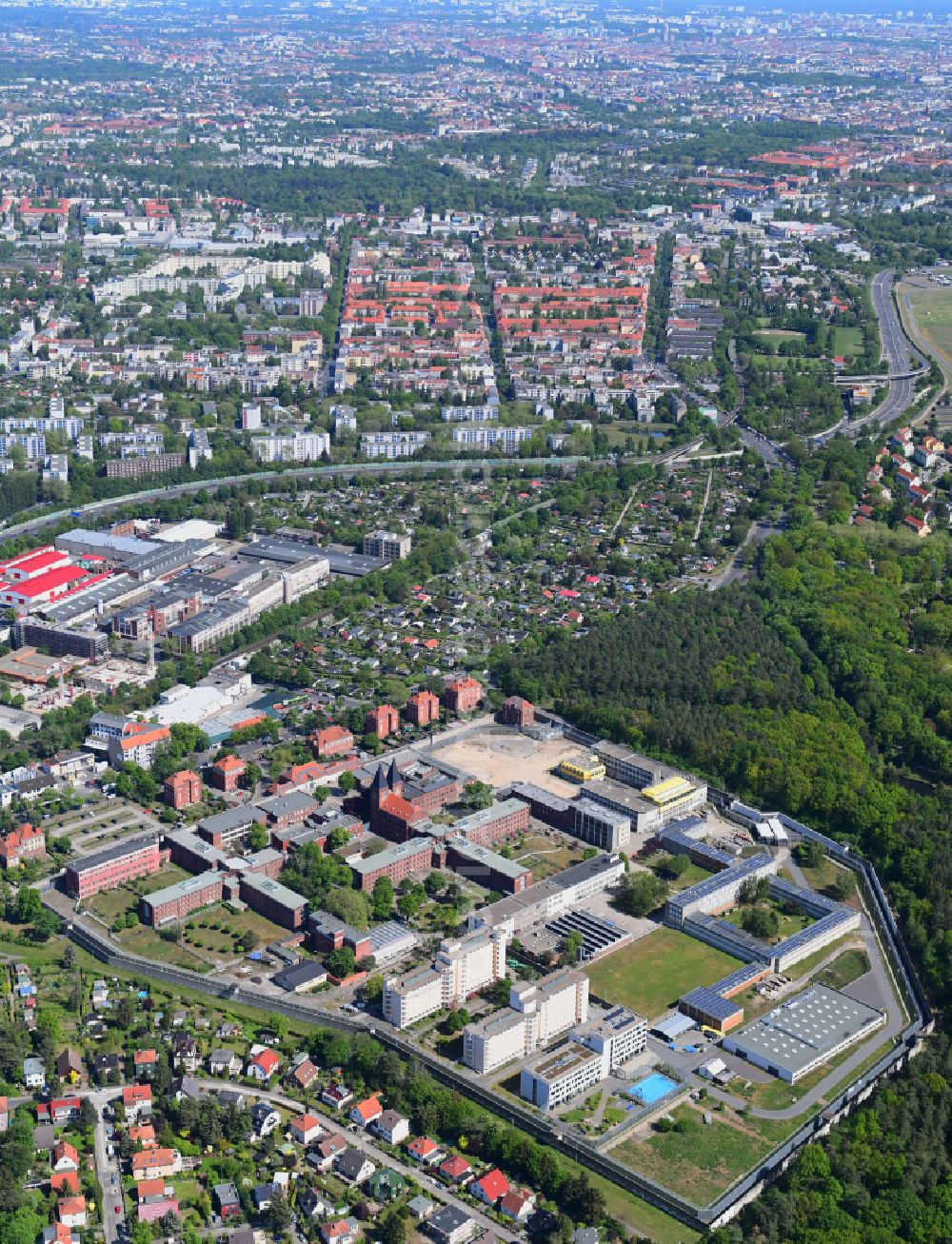 Berlin from the bird's eye view: Prison grounds and high security fence Prison Tegel on Seidelstrasse in the district Reinickendorf in Berlin, Germany