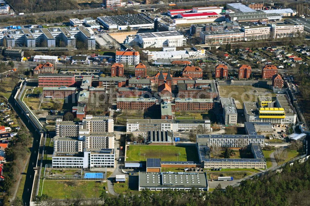 Aerial photograph Berlin - Prison grounds and high security fence Prison Tegel on Seidelstrasse in the district Reinickendorf in Berlin, Germany