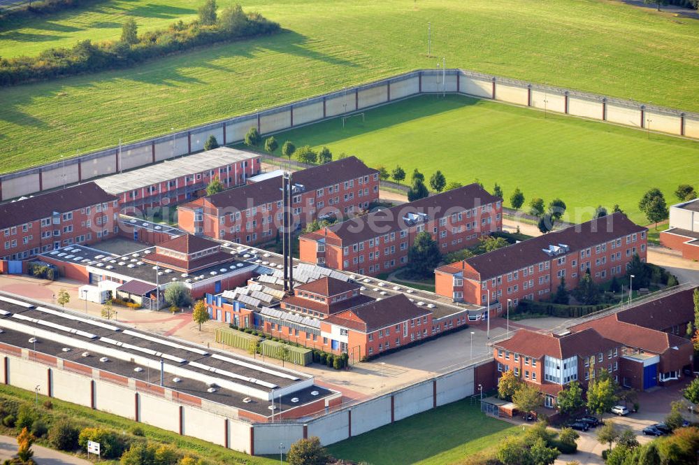 Uelzen from the bird's eye view: Die JVA Uelzen liegt in der Lüneburger Heide, Niedersachsen. Sie besteht aus 6 Häusern mit 268 Plätzen. The prison Uelzen has space for 268 prisoners.