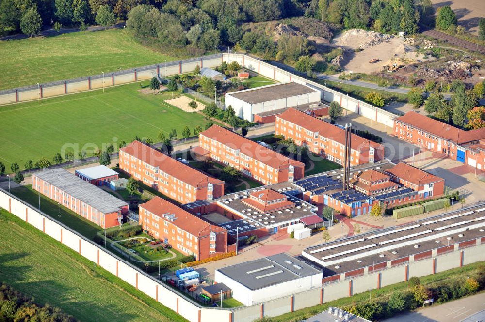 Aerial photograph Uelzen - Die JVA Uelzen liegt in der Lüneburger Heide, Niedersachsen. Sie besteht aus 6 Häusern mit 268 Plätzen. The prison Uelzen has space for 268 prisoners.