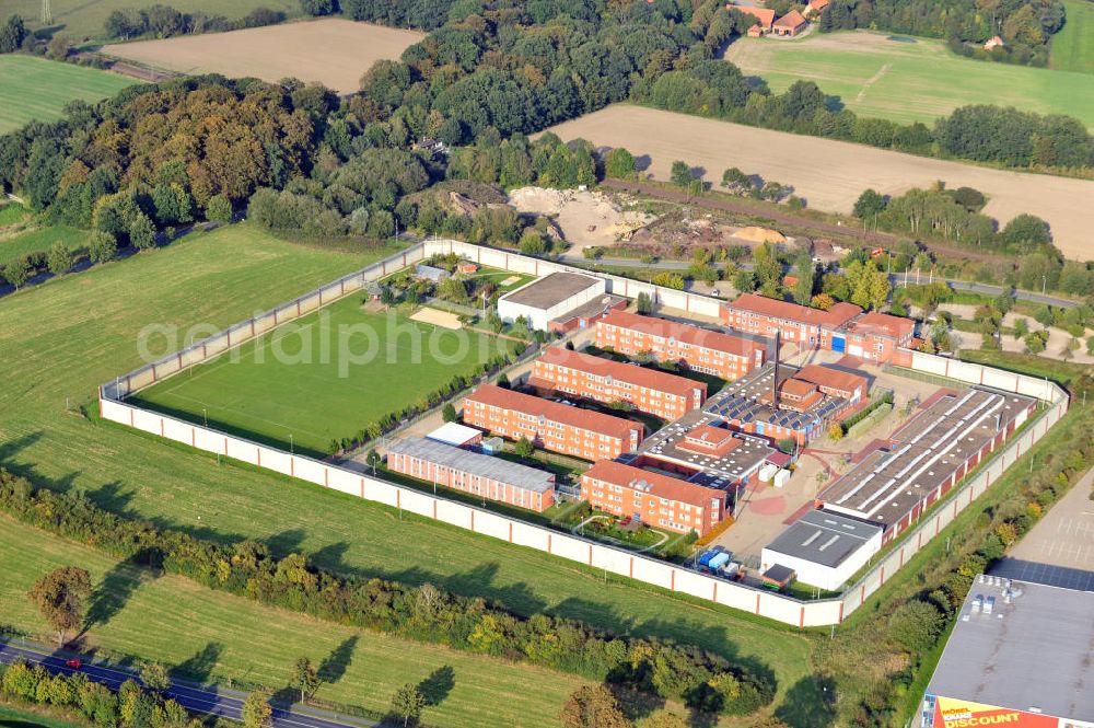 Uelzen from the bird's eye view: Die JVA Uelzen liegt in der Lüneburger Heide, Niedersachsen. Sie besteht aus 6 Häusern mit 268 Plätzen. The prison Uelzen has space for 268 prisoners.