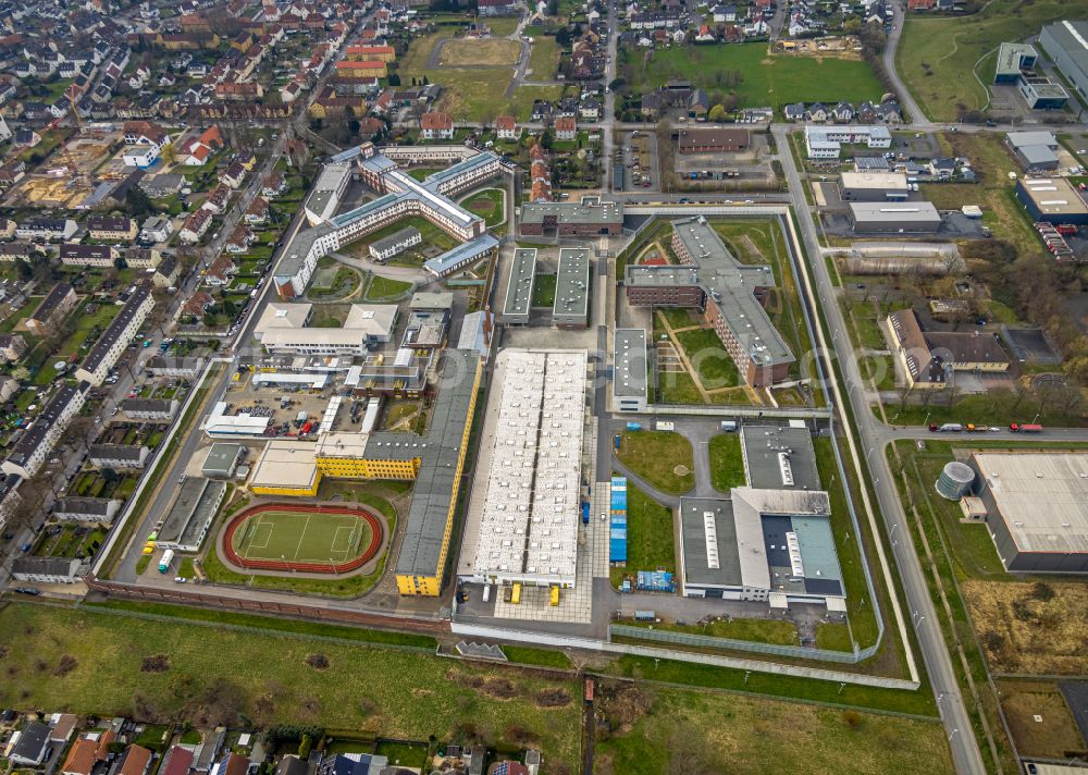 Werl from above - Prison grounds and high security fence Prison on street Belgische Strasse in the district Soennern in Werl at Ruhrgebiet in the state North Rhine-Westphalia, Germany