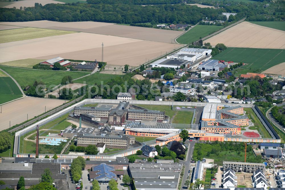 Aerial image Anrath - Prison grounds and high security fence Prison Willich in Anrath in the state North Rhine-Westphalia, Germany