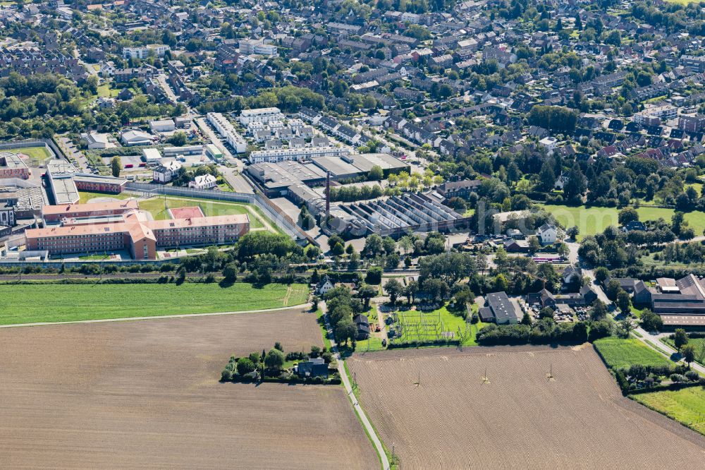 Anrath from above - Prison grounds and high security fence Prison Willich in Anrath in the state North Rhine-Westphalia, Germany