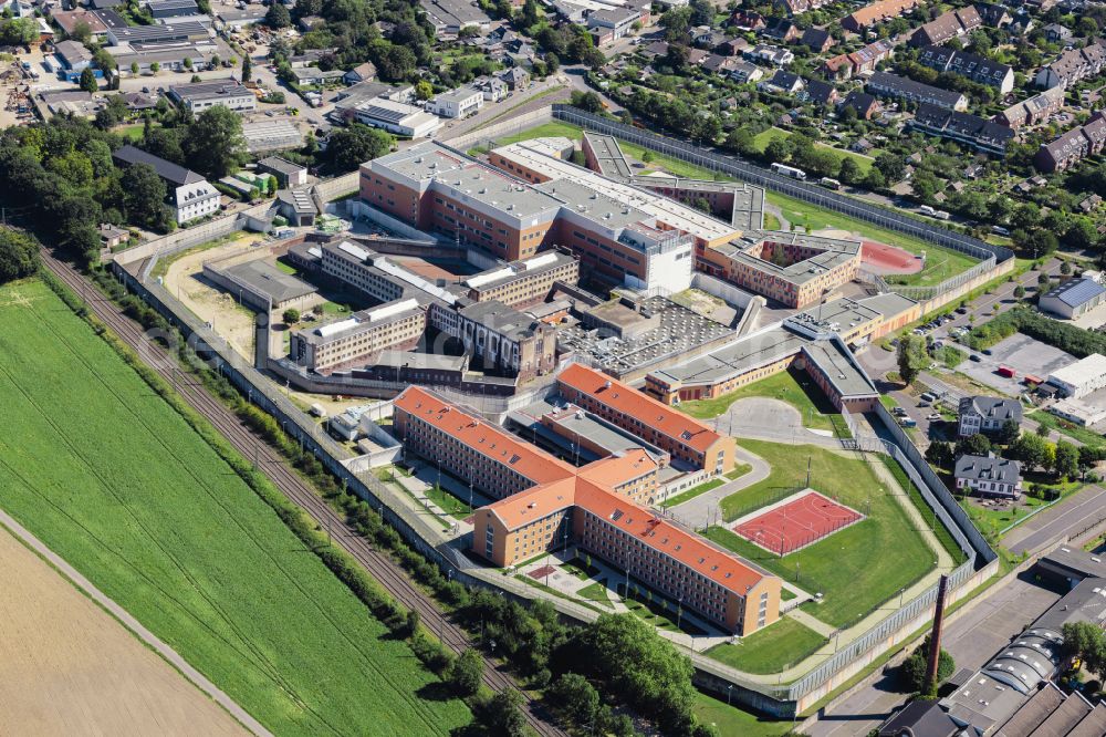 Anrath from the bird's eye view: Prison grounds and high security fence Prison Willich in Anrath in the state North Rhine-Westphalia, Germany