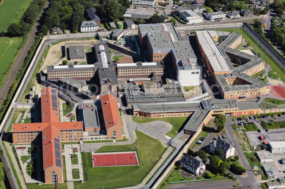 Aerial photograph Anrath - Prison grounds and high security fence Prison Willich in Anrath in the state North Rhine-Westphalia, Germany