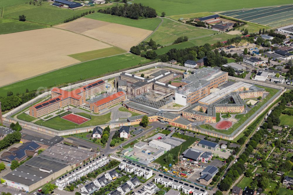 Anrath from above - Prison grounds and high security fence Prison Willich in Anrath in the state North Rhine-Westphalia, Germany