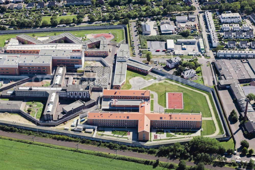 Aerial photograph Anrath - Prison grounds and high security fence Prison Willich in Anrath in the state North Rhine-Westphalia, Germany