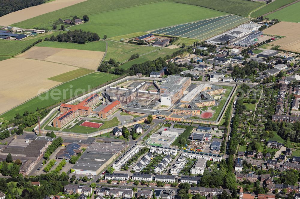 Aerial image Anrath - Prison grounds and high security fence Prison Willich in Anrath in the state North Rhine-Westphalia, Germany