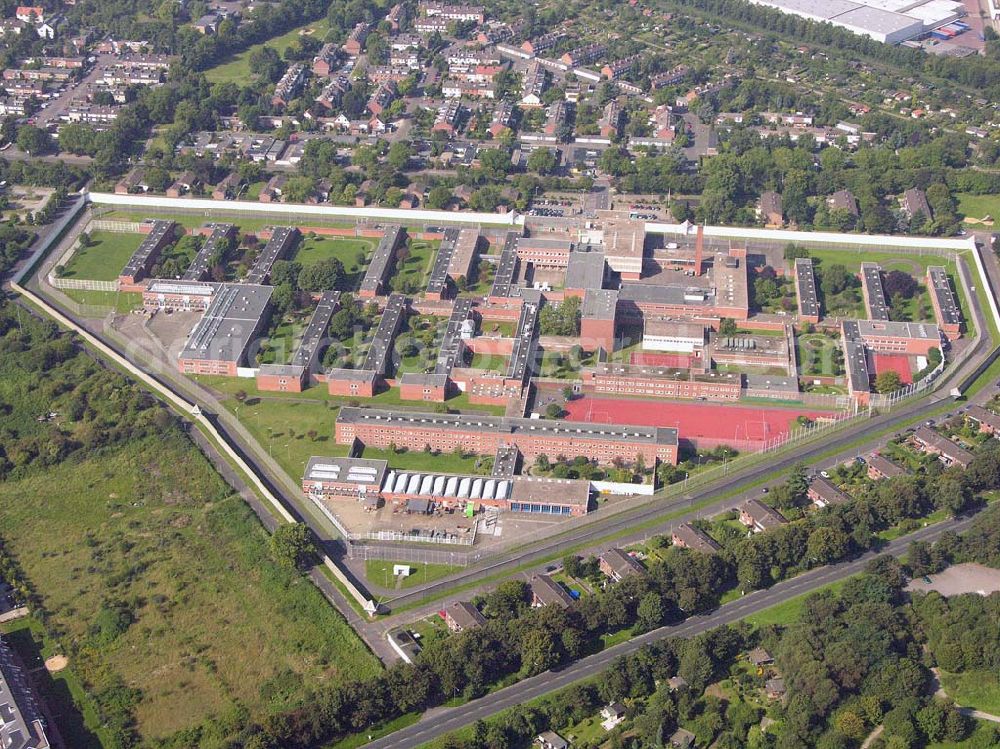 Aerial image Köln (NRW) - Blick auf die Justizvollzugsanstalt Köln in Nordrhein-Westfalen. Justizvollzugsanstalt Köln, Leiter: Jörn Foegen, Rochusstraße 350, 50827 Köln, Telefon: 0221 5973-0, Telefax: 0221 5973-223