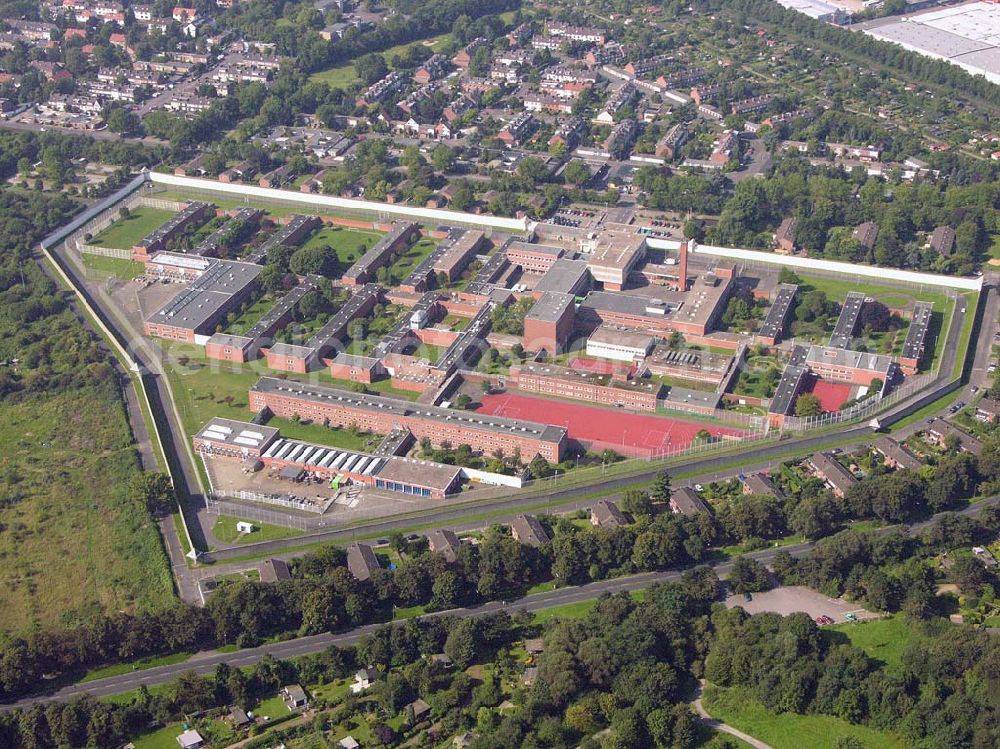 Aerial photograph Köln (NRW) - Blick auf die Justizvollzugsanstalt Köln in Nordrhein-Westfalen. Justizvollzugsanstalt Köln, Leiter: Jörn Foegen, Rochusstraße 350, 50827 Köln, Telefon: 0221 5973-0, Telefax: 0221 5973-223